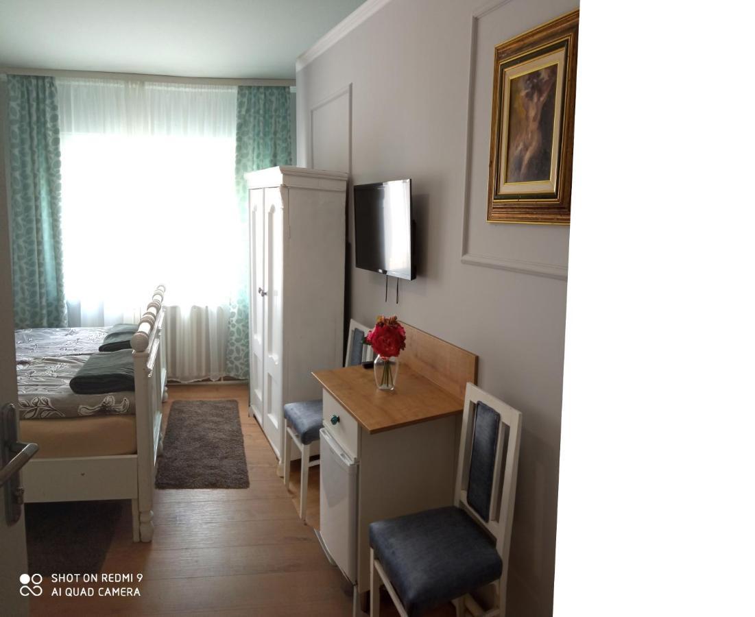 Villa Lucia - Apartments&Rooms Славонски брод Екстериор снимка