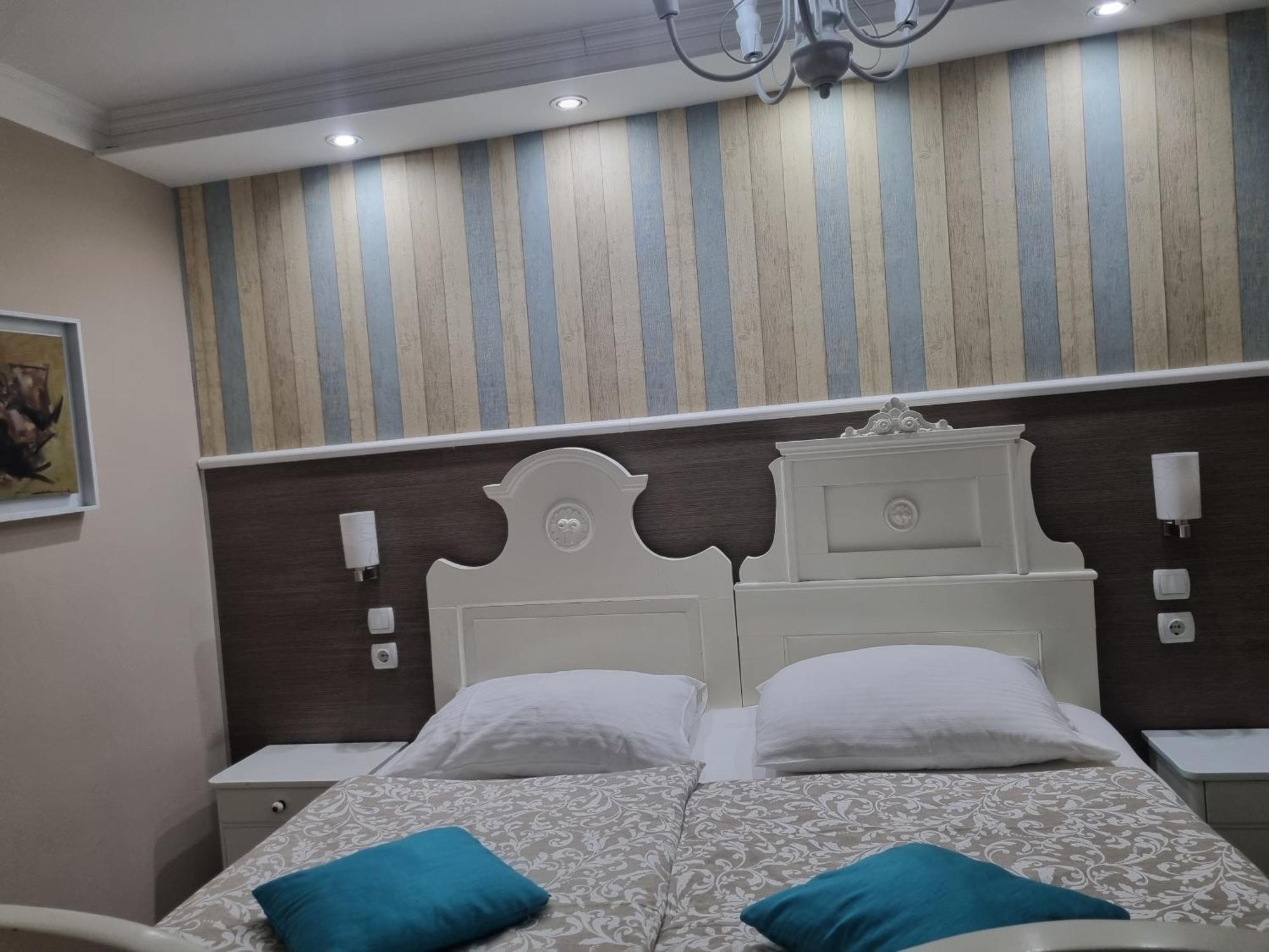 Villa Lucia - Apartments&Rooms Славонски брод Екстериор снимка